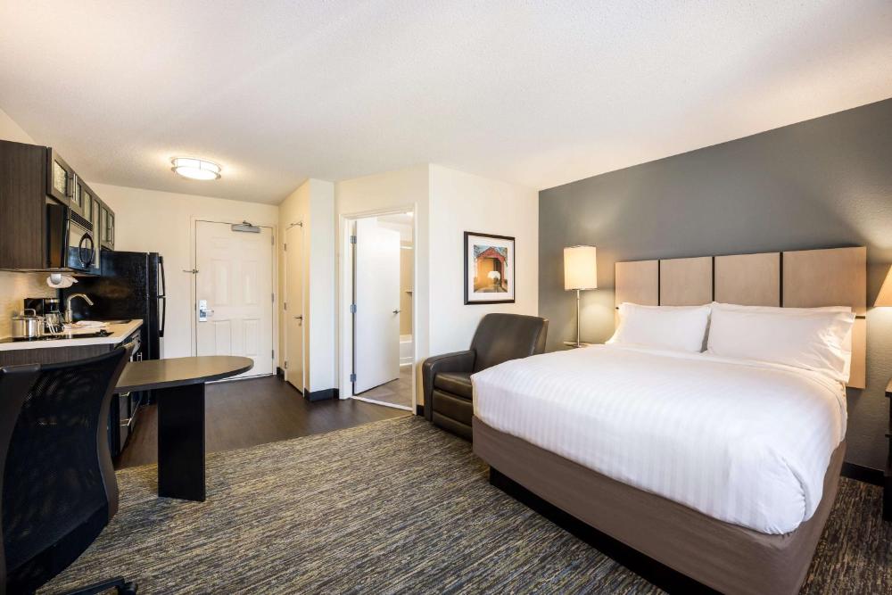 Studio Queen Suite interior